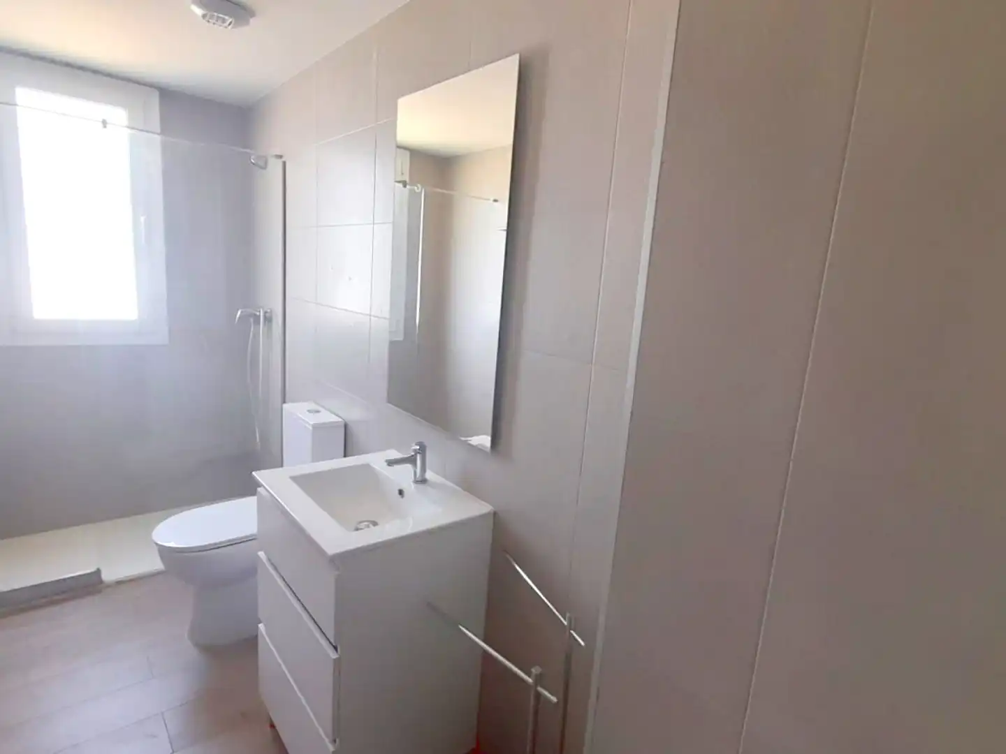 Bathroom of Flat for rent in Tres Cantos  with Heating, Terrace and Storage room