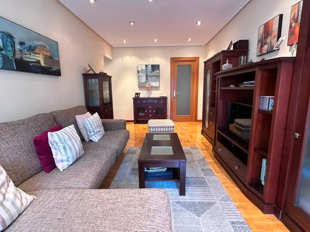 Sala de estar de Piso en venta en Gijón  con Calefacción, Parquet y Horno