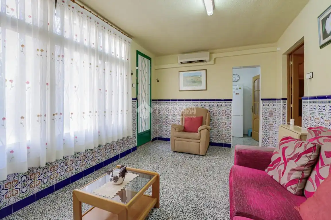 Sala d'estar de Casa adosada en venda en Gavà amb Terrassa