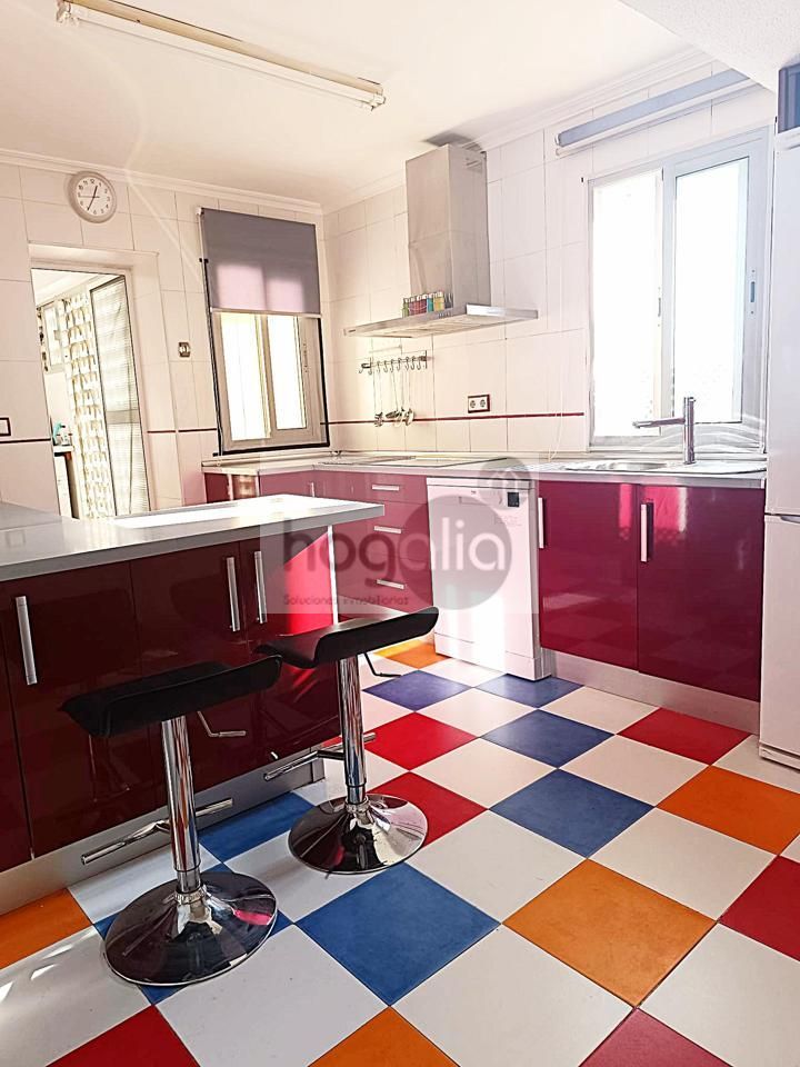 Kitchen of Flat to rent in  Sevilla Capital  with Air Conditioner and Furnished