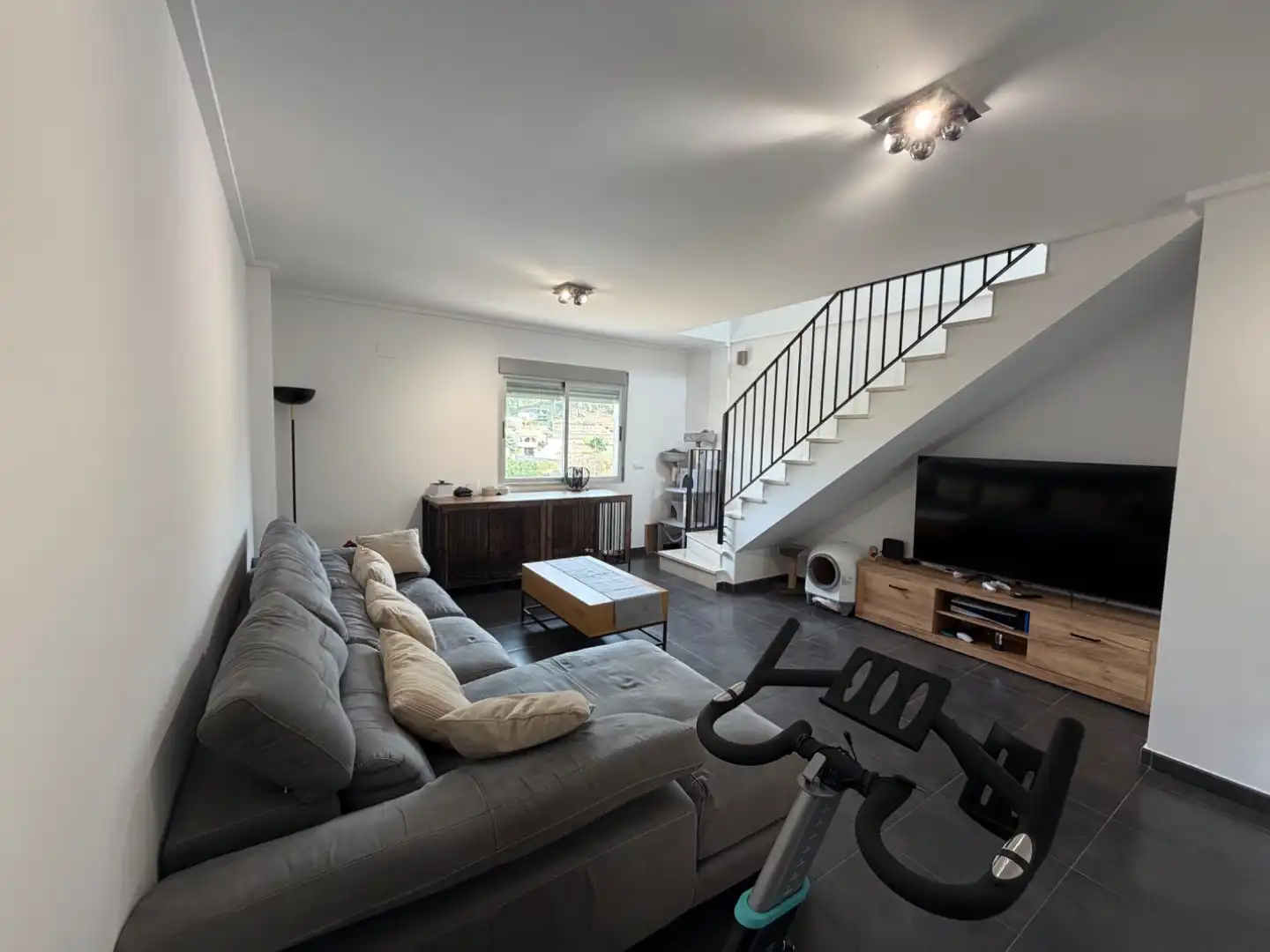 Penthouse with pool for sale in Jorge Martinez Aspar 11