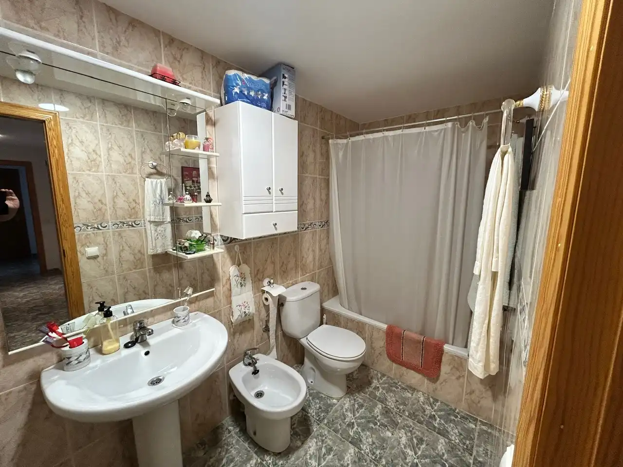 Baño de Apartamento en venta en Miramar con Aire acondicionado, Terraza y Amueblado