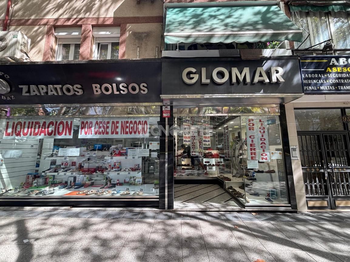 Local de alquiler en Calle Illescas, Aluche, Latina