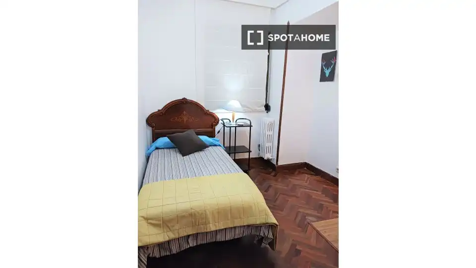 Room in Gros