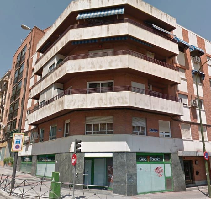 Vista exterior de Local en venda en  Madrid Capital