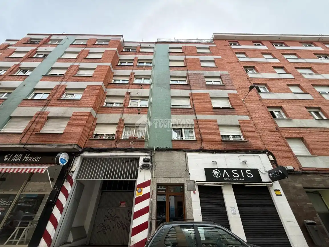 Vista exterior de Piso en venta en Gijón  con Calefacción