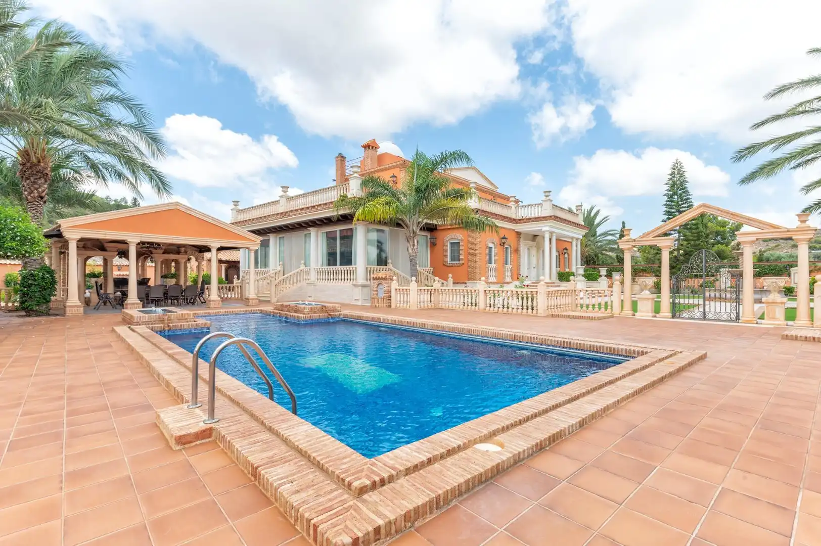 Piscina de Casa o xalet en venda en Elche / Elx amb Aire condicionat, Calefacció i Jardí privat