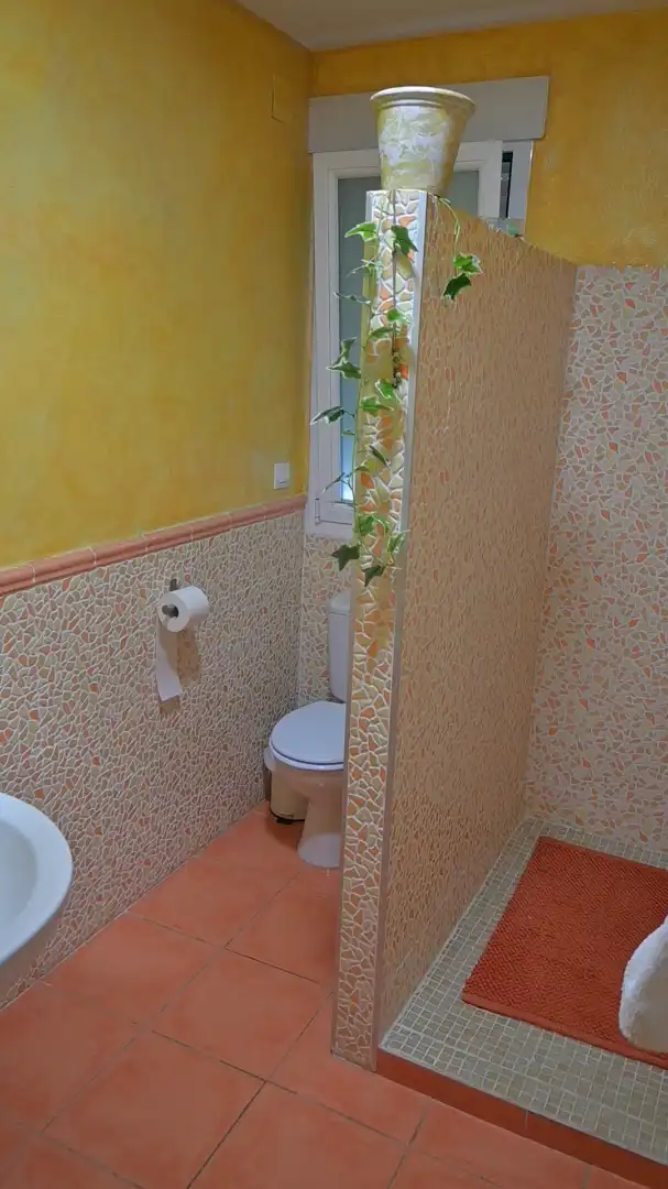 Bany de Casa o xalet en venda en La Zubia amb Aire condicionat, Calefacció i Jardí privat