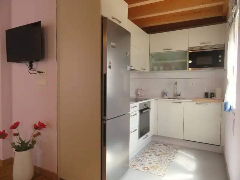 Cuina de Casa o xalet en venda en San Andrés del Rabanedo amb Calefacció i Jardí privat