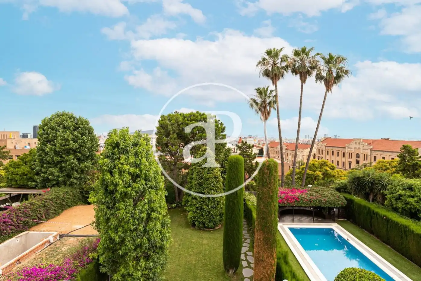 Garten von Einfamilien-Reihenhaus zum Verkauf in Barcelona mit Klimaanlage, Heizung und Privatgarten