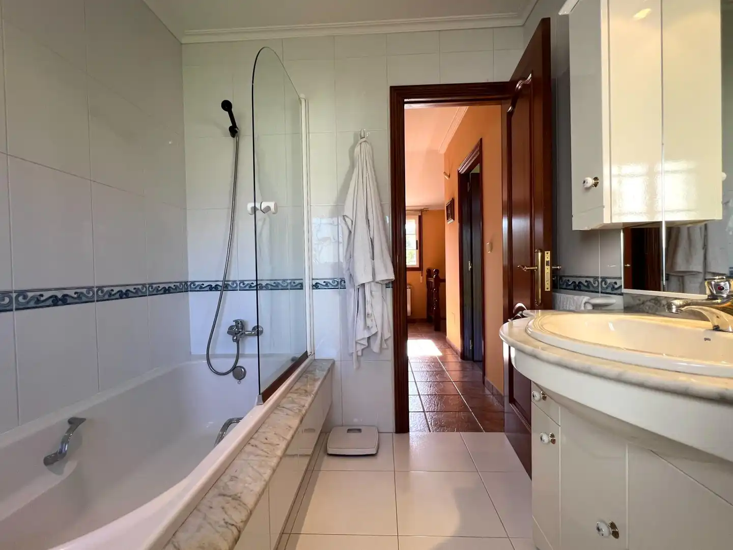 Bathroom of Houses for sale in Bergondo, A Coruña