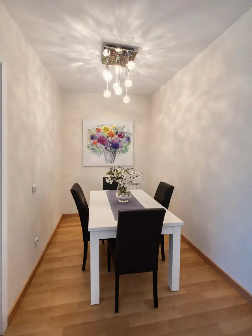 Comedor de Piso en venta en Sabadell con Calefacción, Parquet y Amueblado