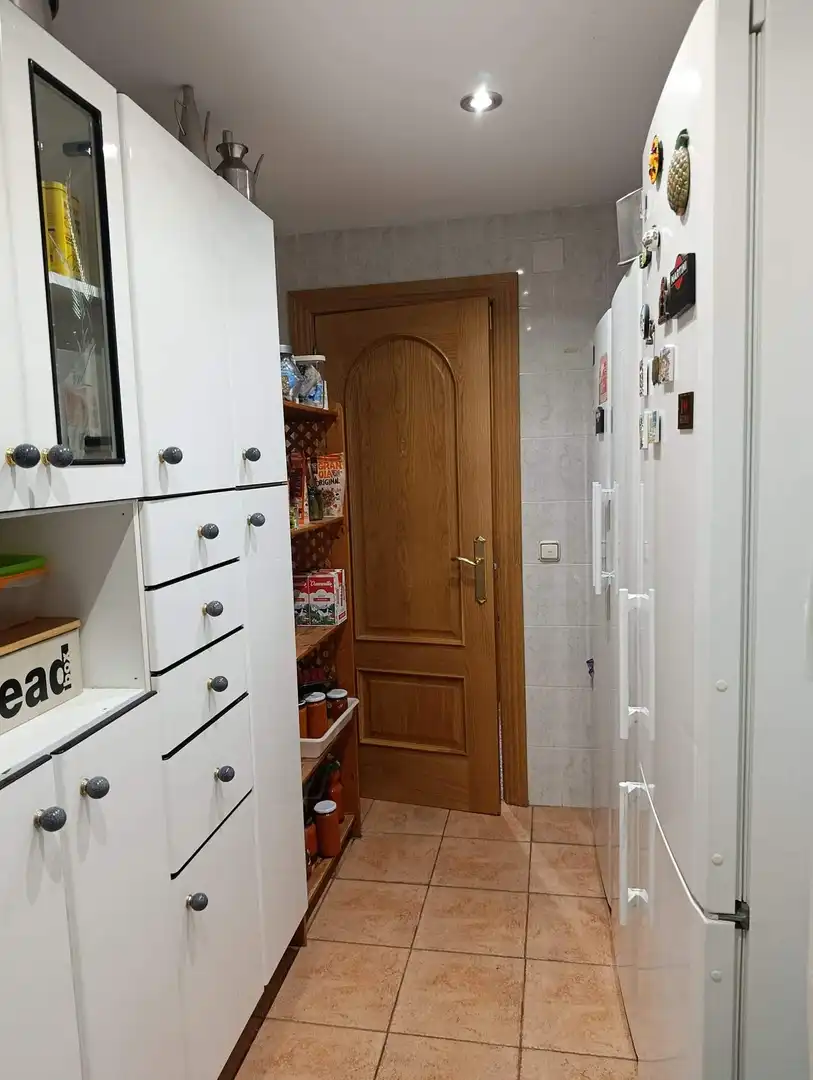 Cuina de Casa o xalet en venda en San Andrés del Rabanedo amb Calefacció, Jardí privat i Terrassa