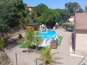 Casa con piscina en venta en Montbarbat