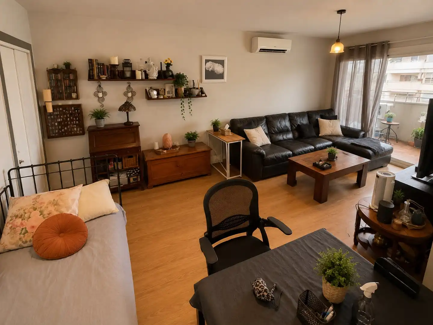 Sala d'estar de Pis en venda en Barcelona amb Calefacció, Terrassa i Piscina