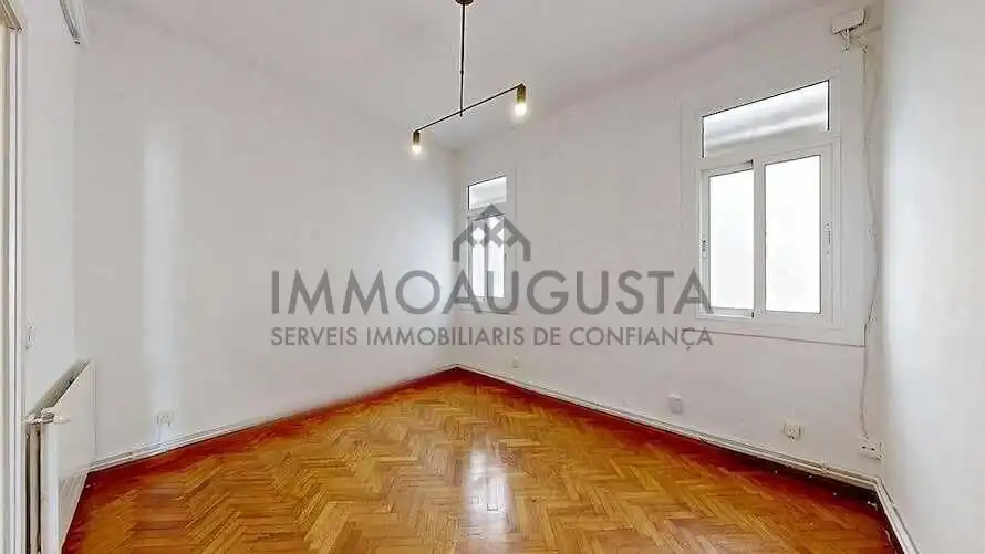 Dormitori de Pis en venda en Barcelona amb Parquet i Terrassa