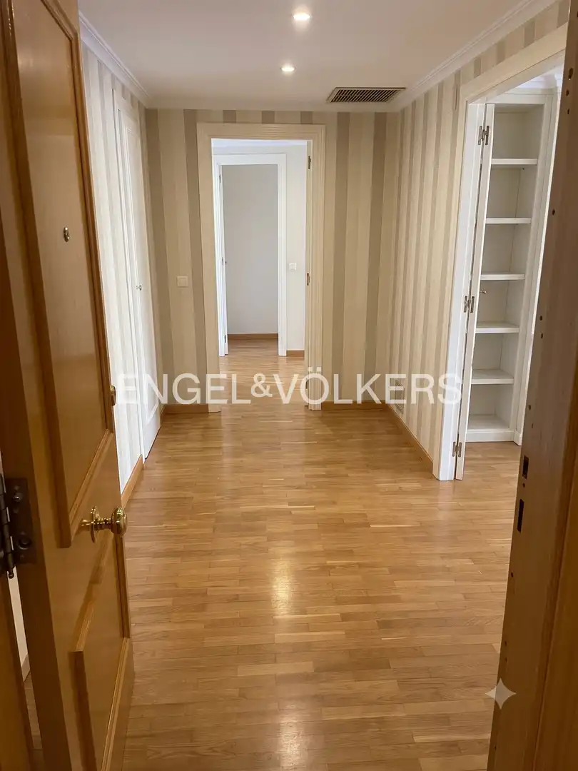 Piso de alquiler en Valencia con Aire acondicionado, Calefacción y Parquet