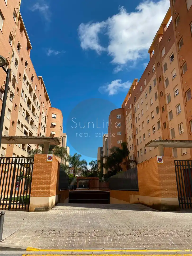 Exterior view of Flat for rent in Valencia  with Air Conditioner, Terrace and Storage room