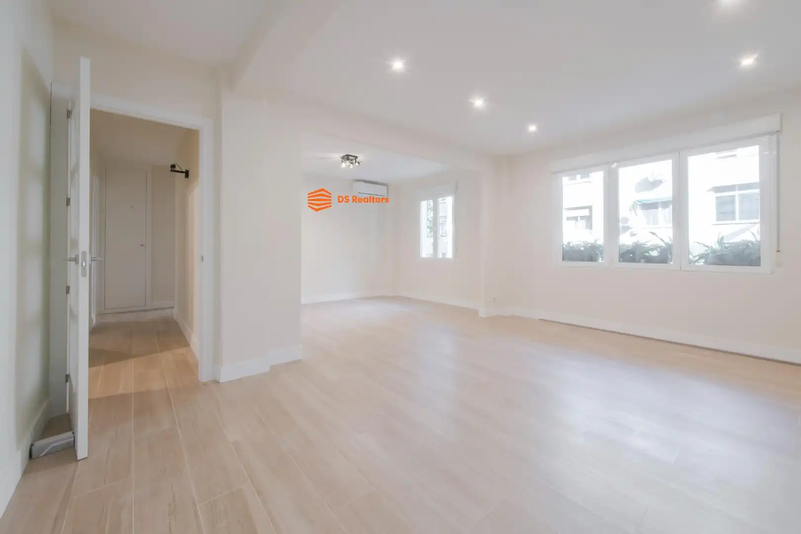 Flat with lift for sale in Avenida BRUSELAS 48