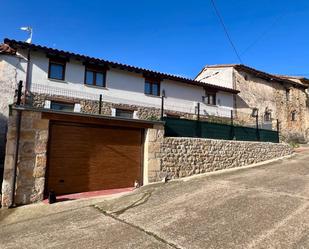 Vista exterior de Casa adosada en venda en Rebolledo de la Torre amb Calefacció, Parquet i Moblat