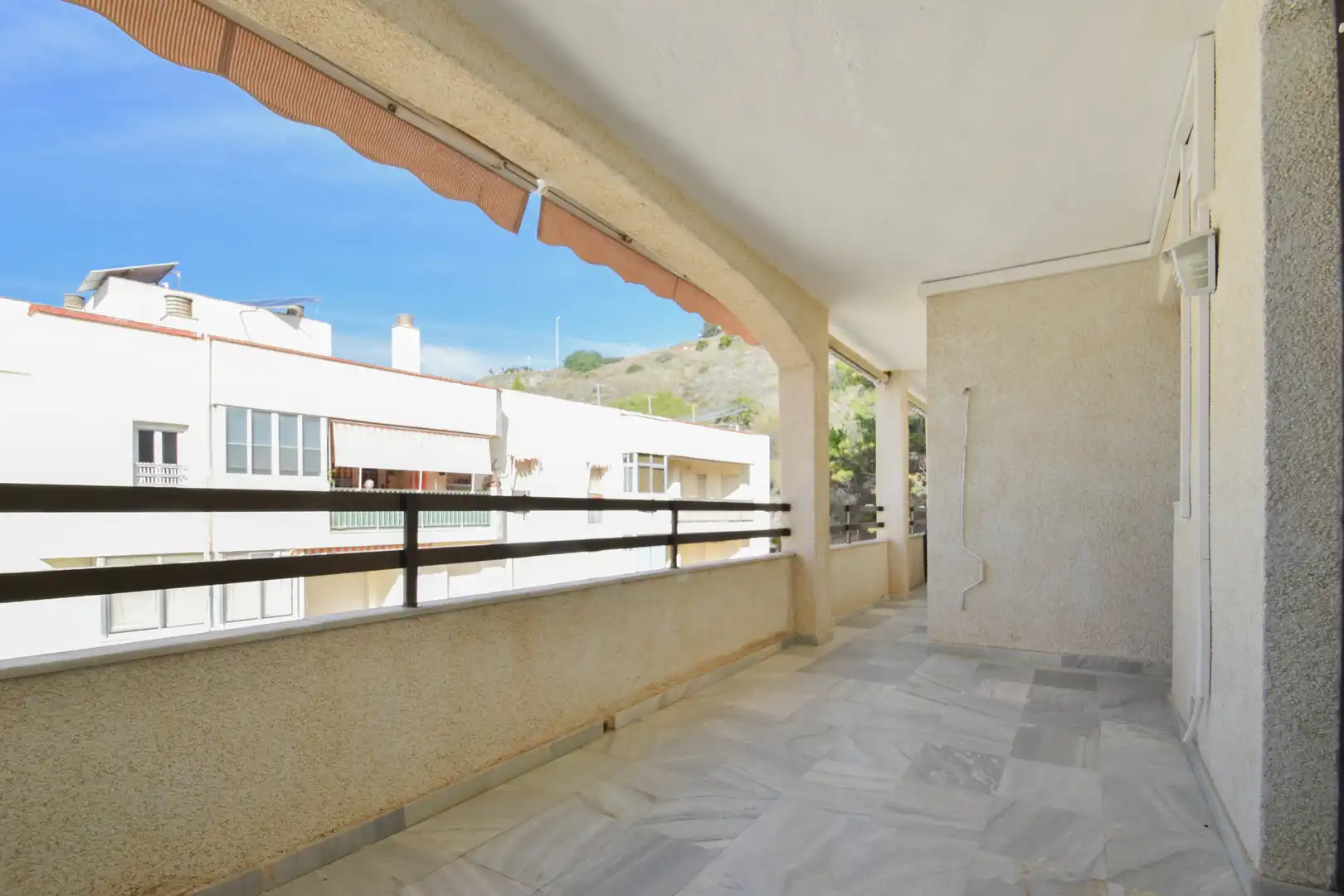 Terrasse von Wohnungen zum Verkauf in Almuñécar mit Klimaanlage, Terrasse und Möbliert