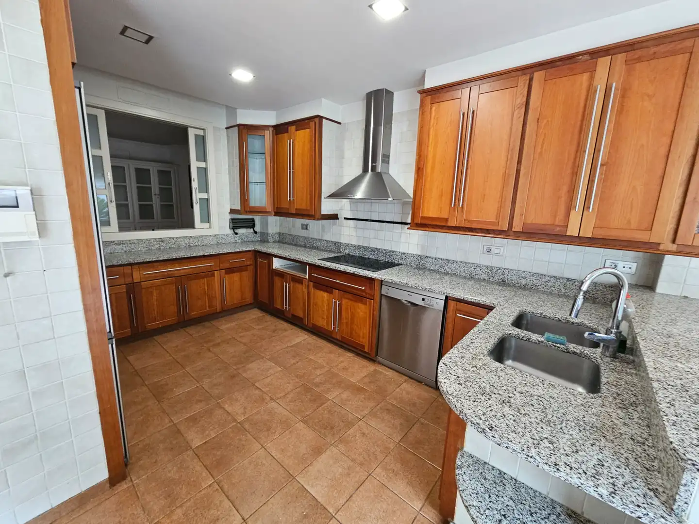 Cocina de Casa adosada de alquiler en Figueres con Calefacción, Jardín privado y Terraza