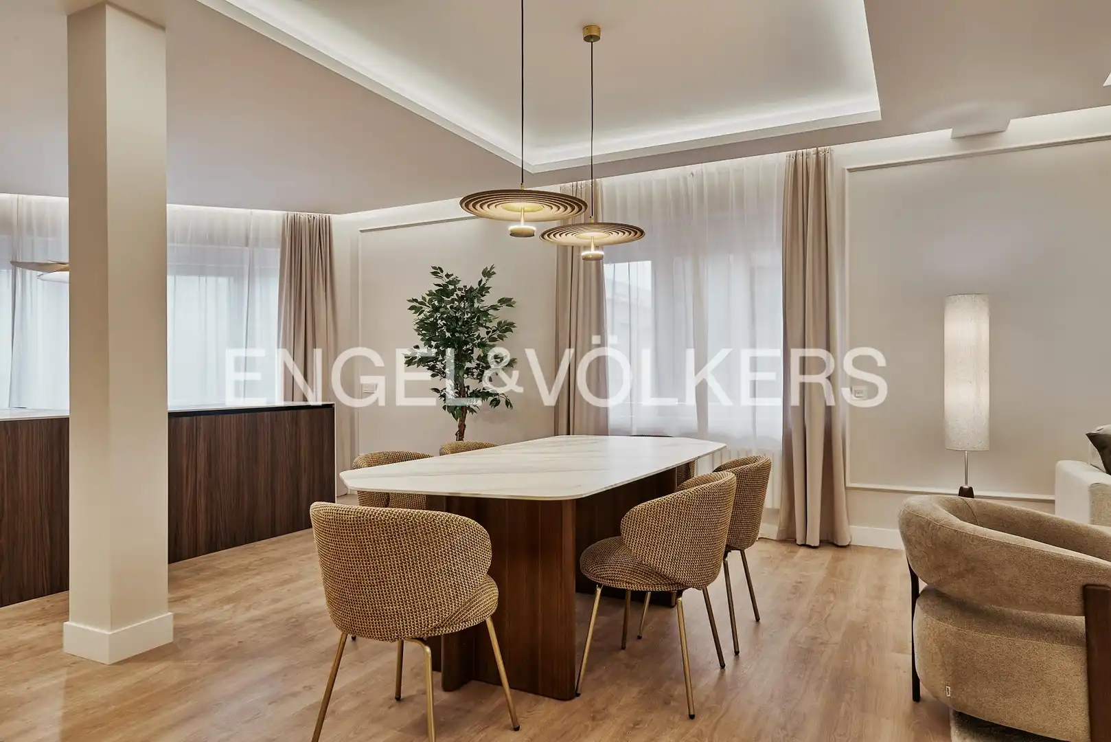Piso con ascensor en venta en Duque de Sesto, imagen 2