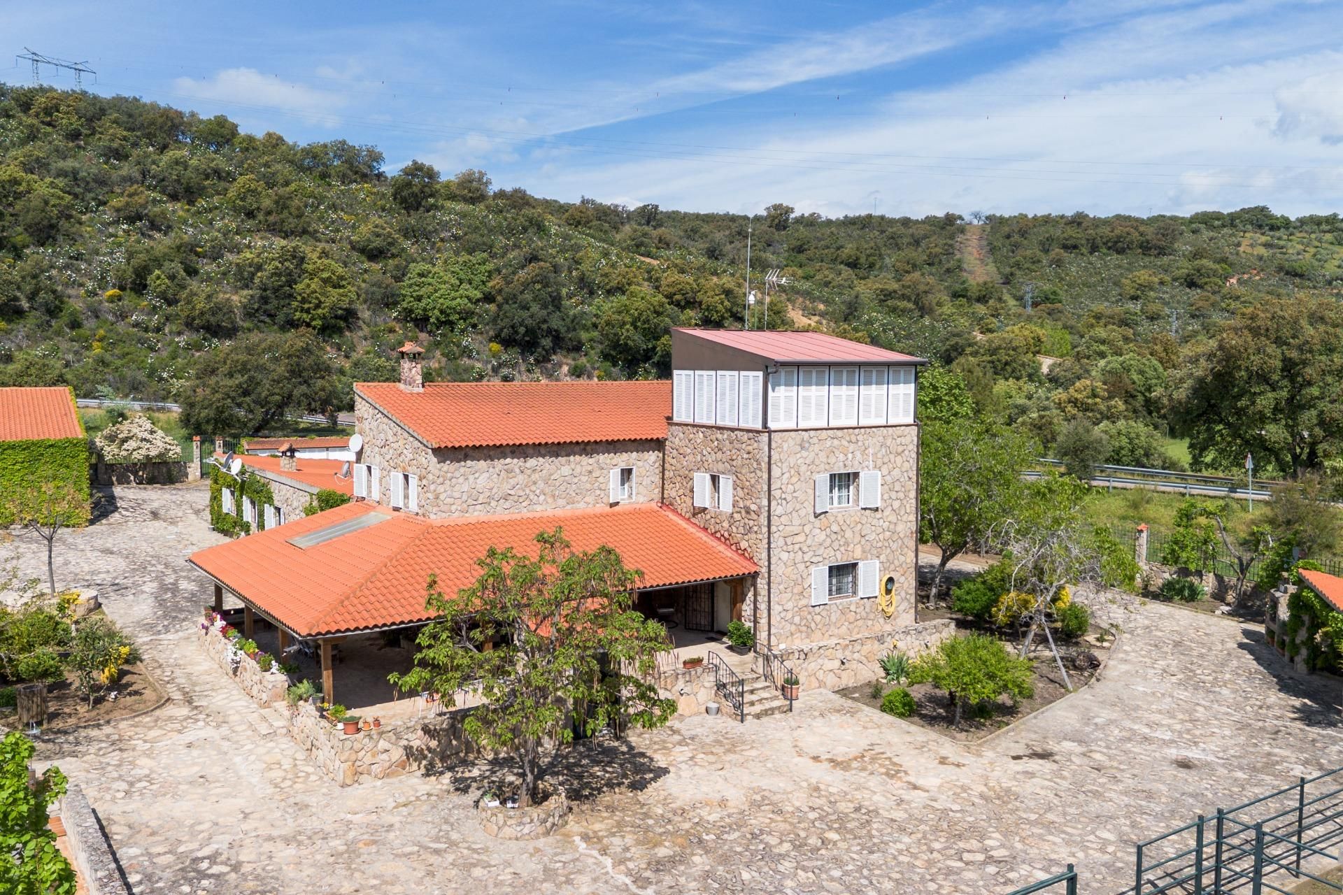 Exterior view of House or chalet for sale in Espinoso del Rey  with Heating, Private garden and Terrace