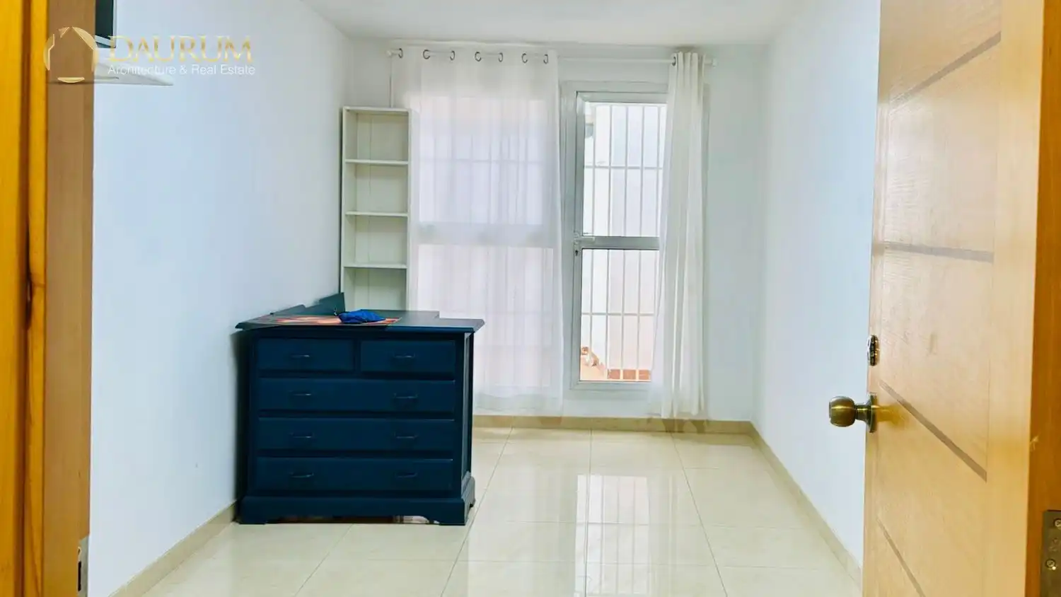 Habitación de Oficina en venta en Quart de Poblet con Aire acondicionado, Terraza y Amueblado