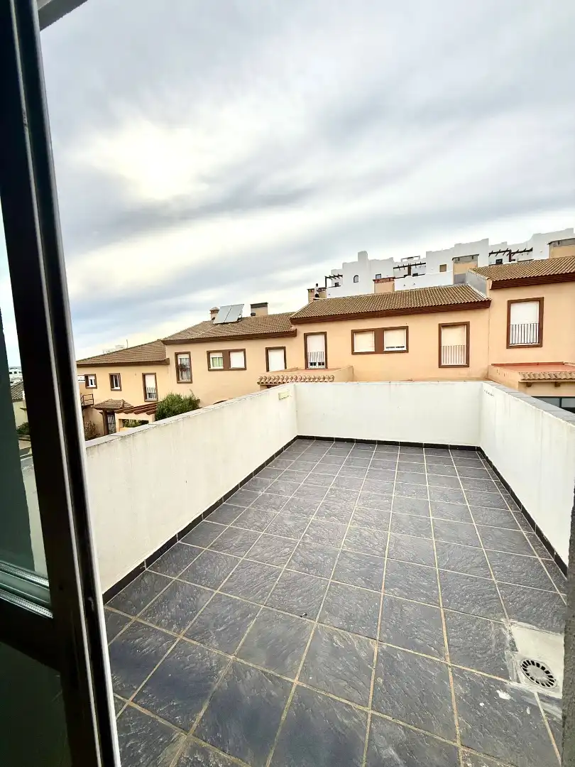 Terraced house with terrace for sale in Calle Cánovas del Castillo, imagen 3
