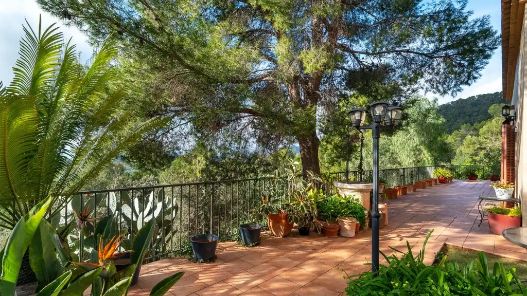 Country house with garden for sale in Bunyola