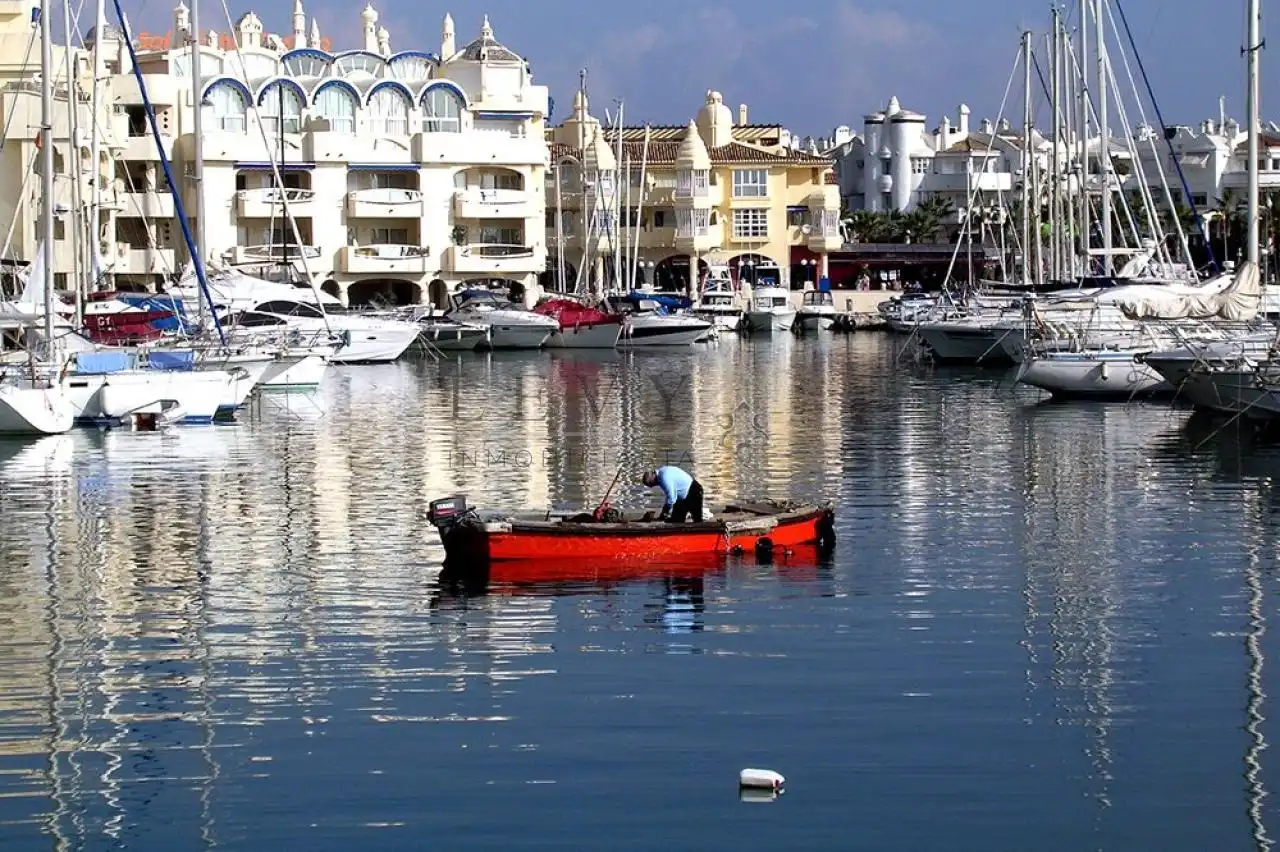 Vista exterior de Planta baixa en venda en Benalmádena amb Aire condicionat, Calefacció i Piscina