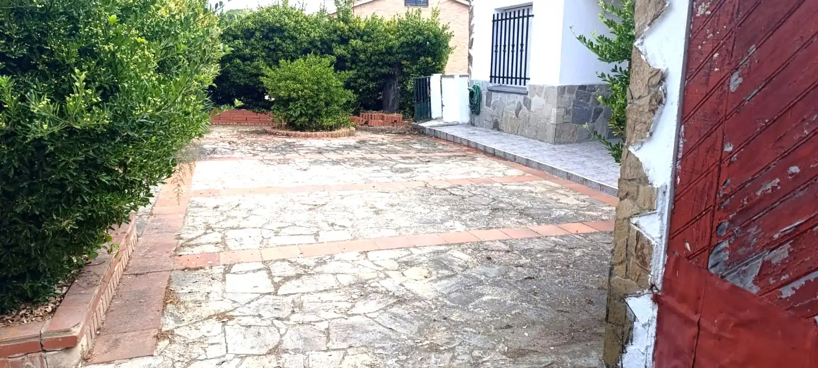 Aparcament de Casa o xalet en venda en Lliçà d'Amunt amb Aire condicionat, Jardí privat i Terrassa