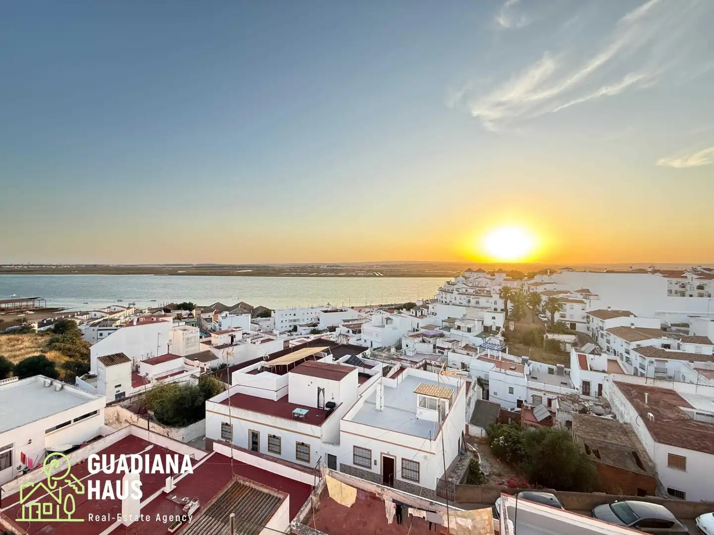 Vista exterior de Casa adosada en venda en Ayamonte amb Aire condicionat, Calefacció i Terrassa