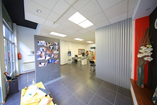 Local comercial en Alquiler en Badaia Kalea en Coronación