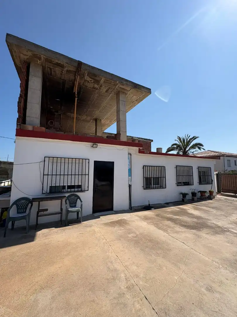 Vista exterior de Casa o chalet en venta en Castellón de la Plana / Castelló de la Plana con Jardín privado y Piscina comunitaria