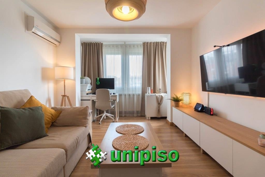 Living room of Flat for sale in Leganés  with Air Conditioner, Heating and Balcony