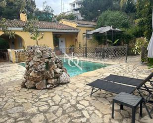 Piscina de Casa o xalet en venda en Chiva amb Aire condicionat, Calefacció i Jardí privat