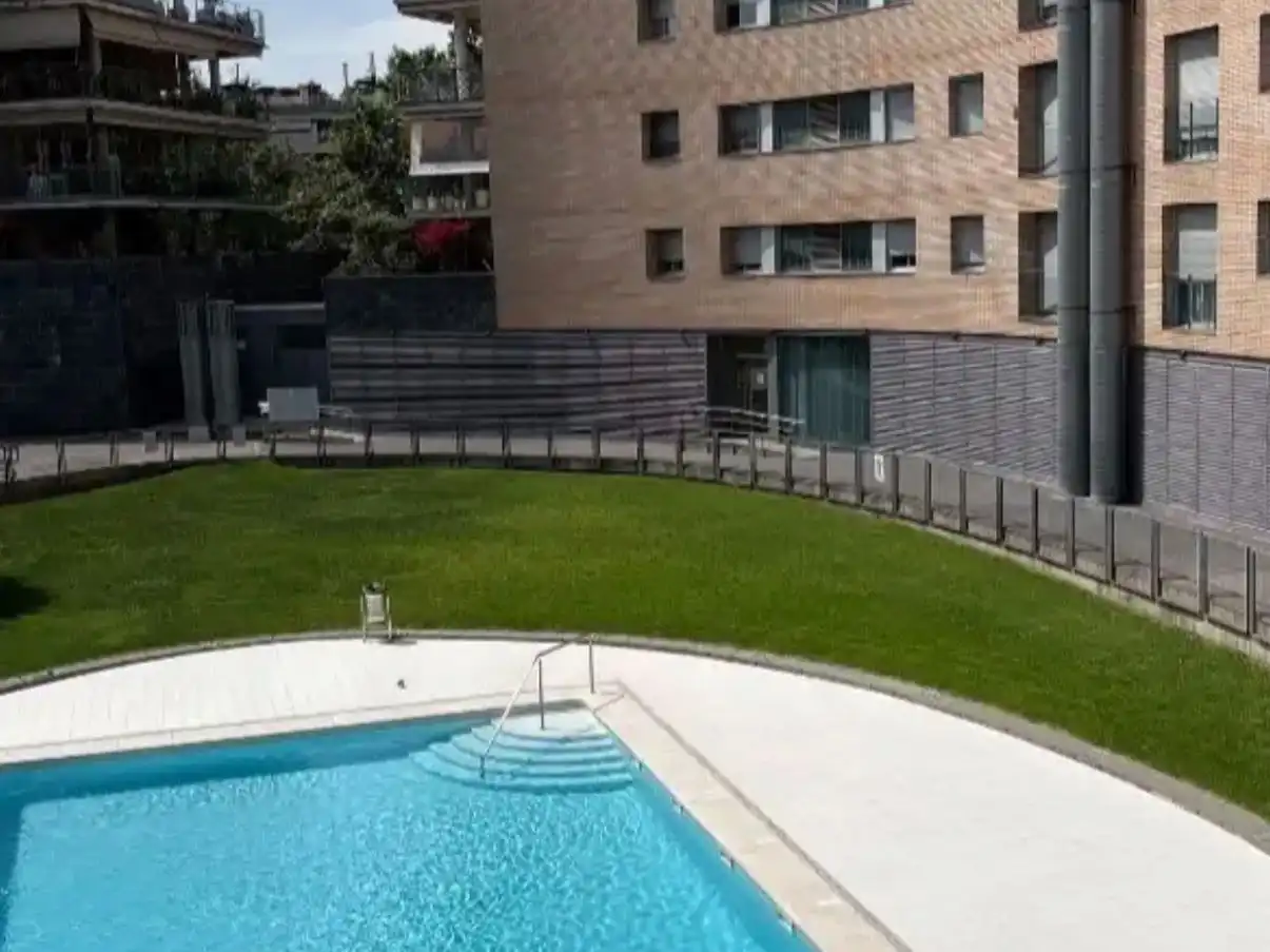 Schwimmbecken von Wohnung zum Verkauf in Sant Boi de Llobregat mit Klimaanlage, Terrasse und Schwimmbad