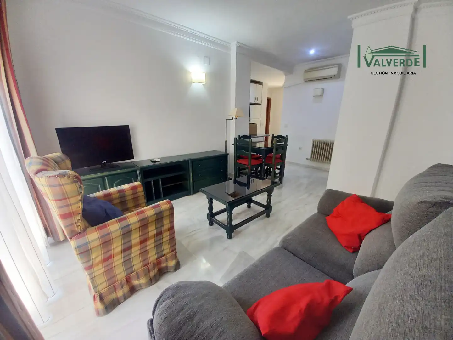 Living room of Flat for rent in Granada  with Air Conditioner, Heating and Furnished