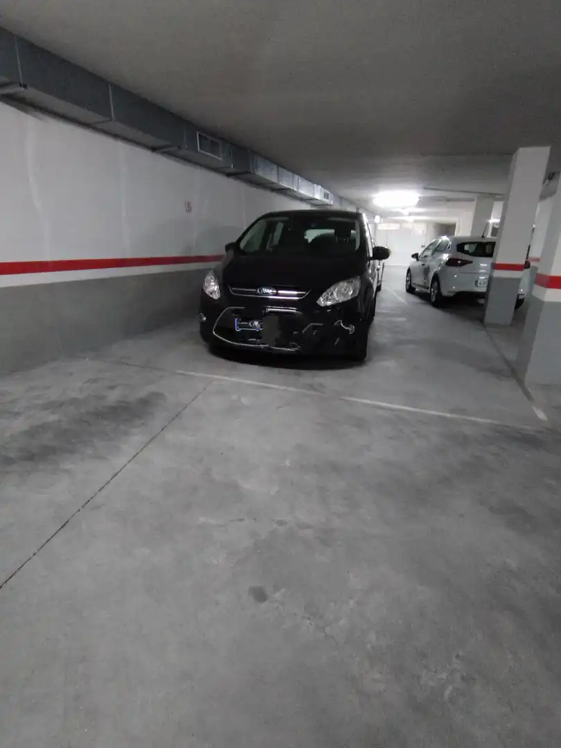 Parkplatz von Garage zum Verkauf in Foz