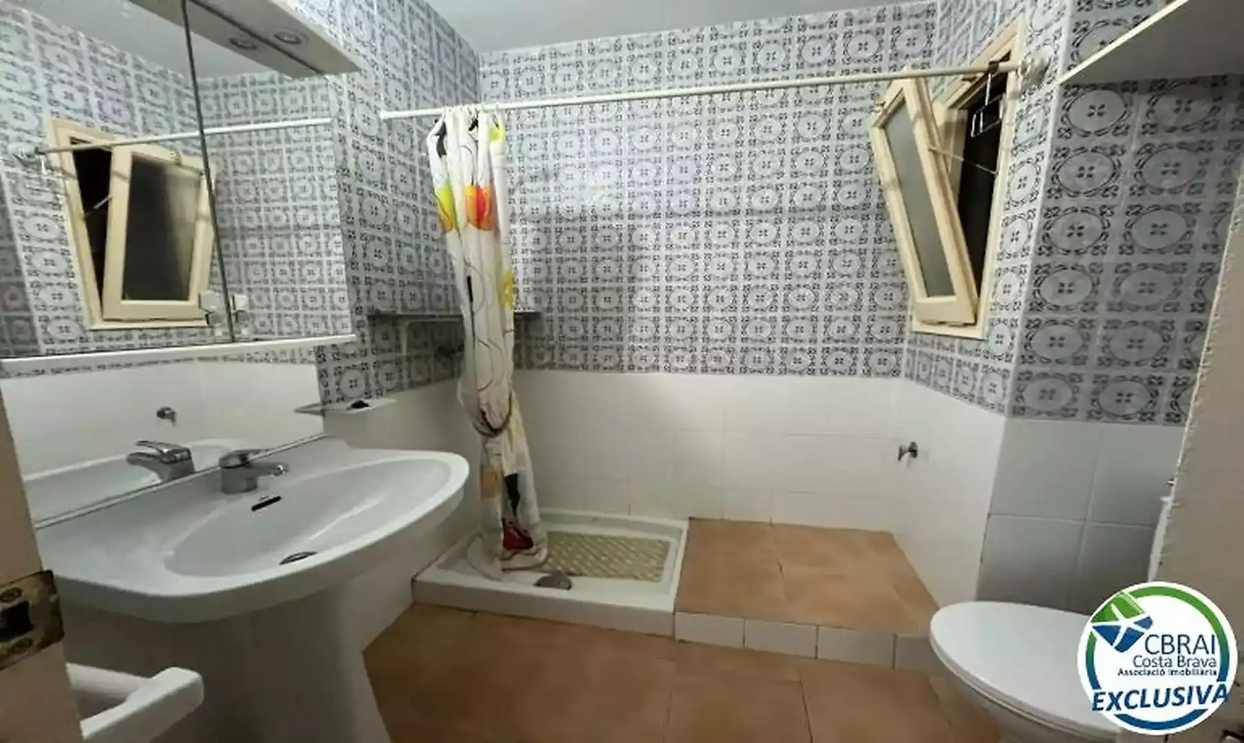 Badezimmer von Wohnung zum Verkauf in Cadaqués mit Möbliert