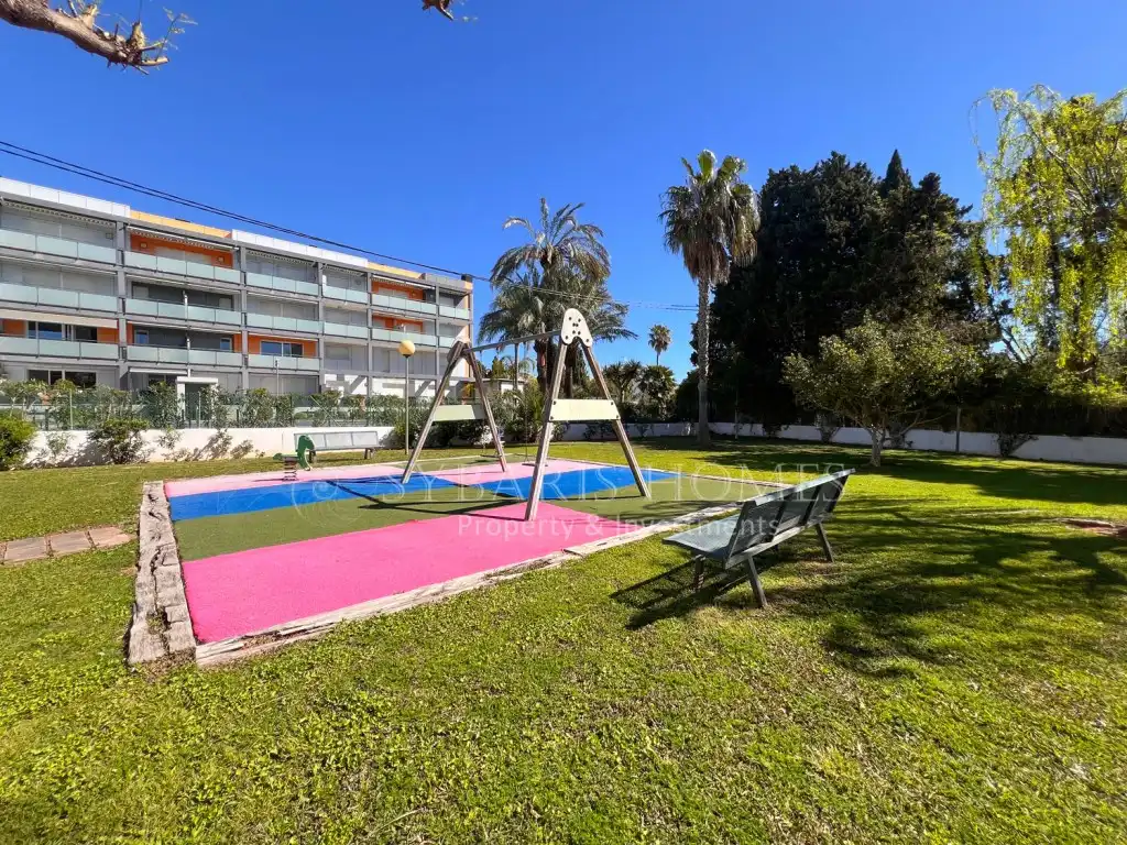 Piscina de Apartamento de alquiler en Dénia con Aire acondicionado, Jardín privado y Terraza