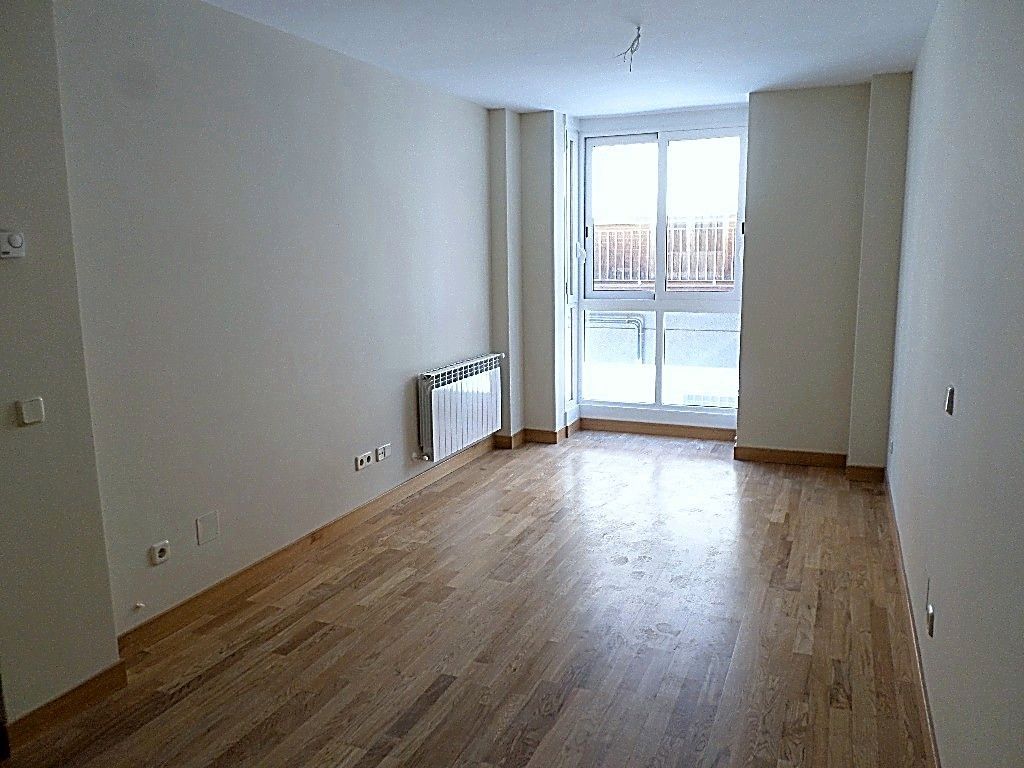 Bedroom of Flat to rent in  Madrid Capital  with Heating, Parquet flooring and Storage room