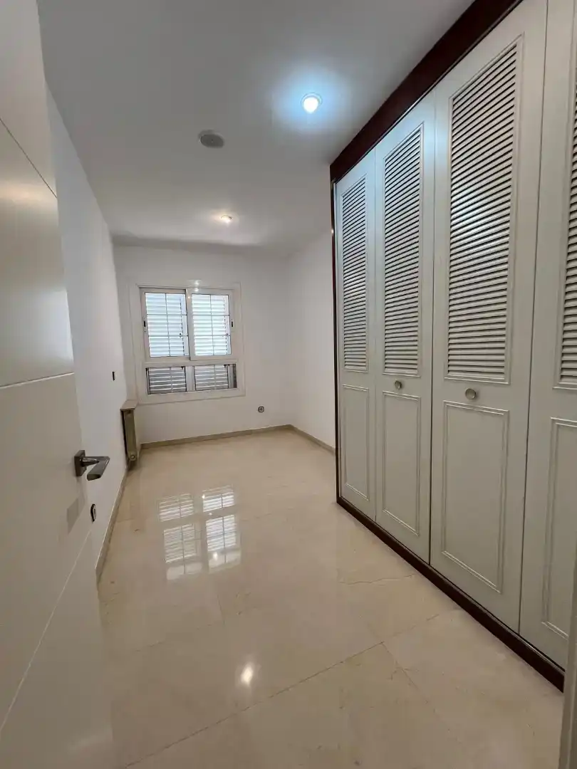 Habitación de Casa adosada en venta en Sabadell con Aire acondicionado, Piscina y Balcón