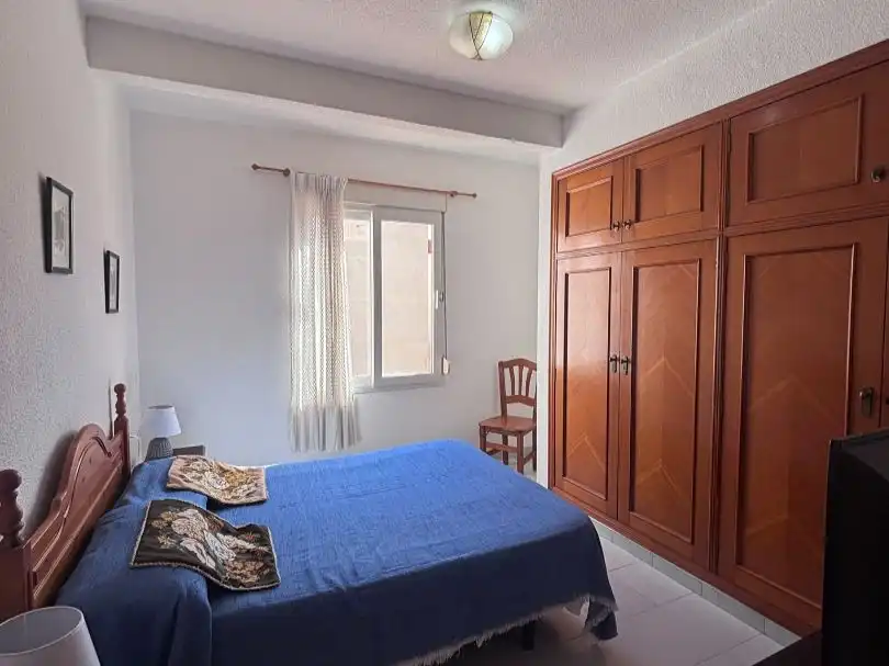 Habitación de Piso en venta en Torrevieja con Terraza y Balcón