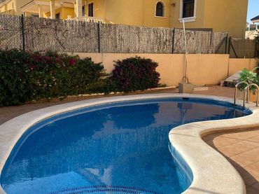 Villa avec balcon à vendre à Orihuela Costa