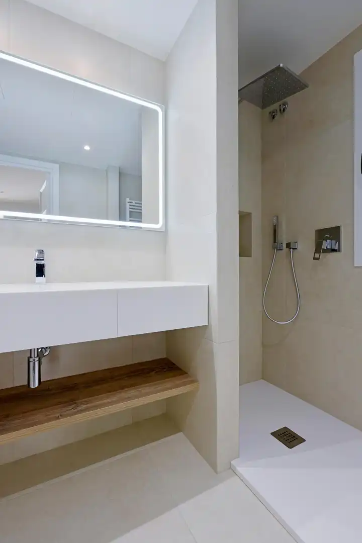 Bathroom of Flat for rent in Barcelona  with Air Conditioner, Heating and Parquet flooring