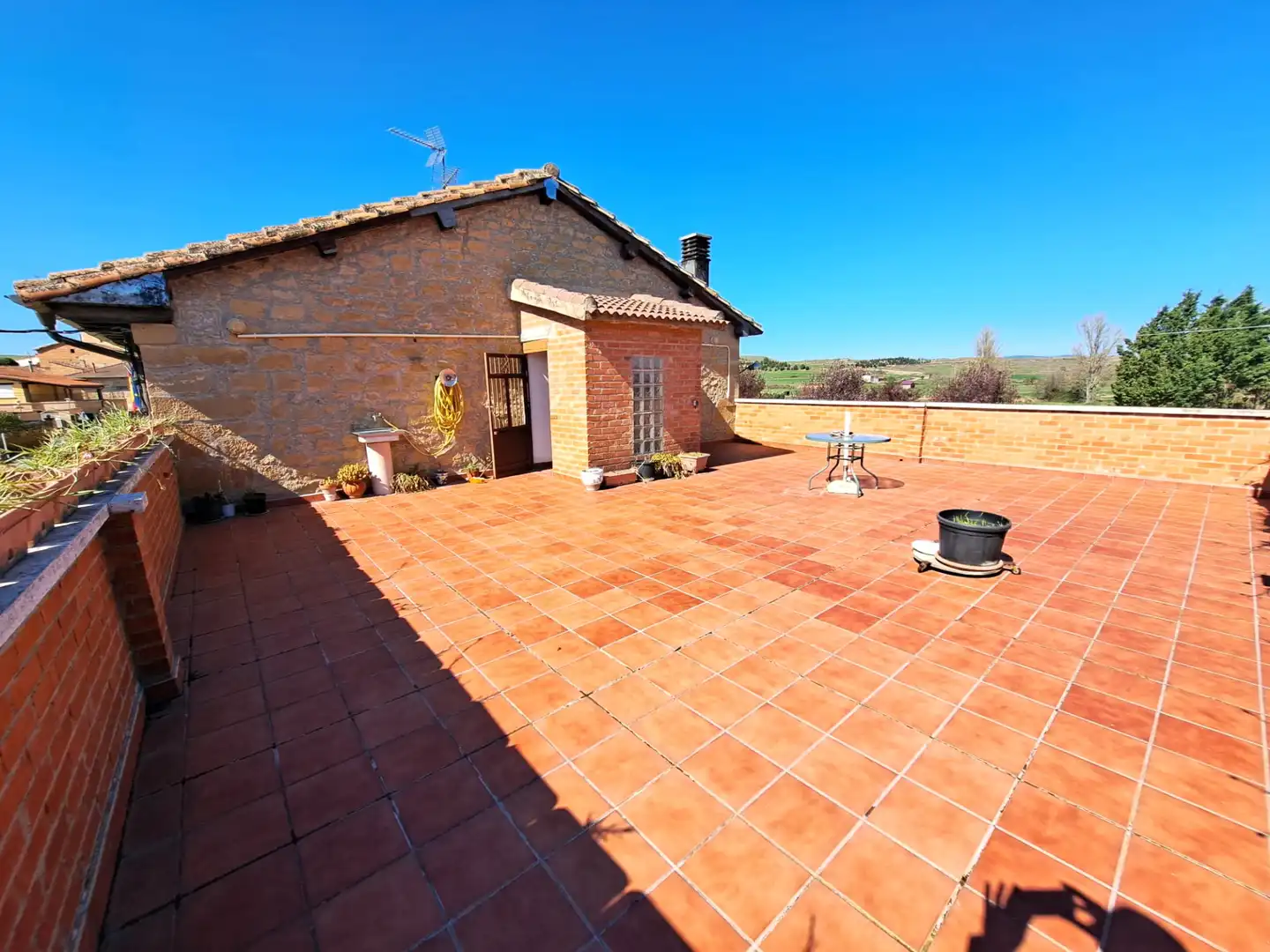 Terrassa de Casa adosada en venda en Baños de Rioja amb Calefacció, Jardí privat i Terrassa