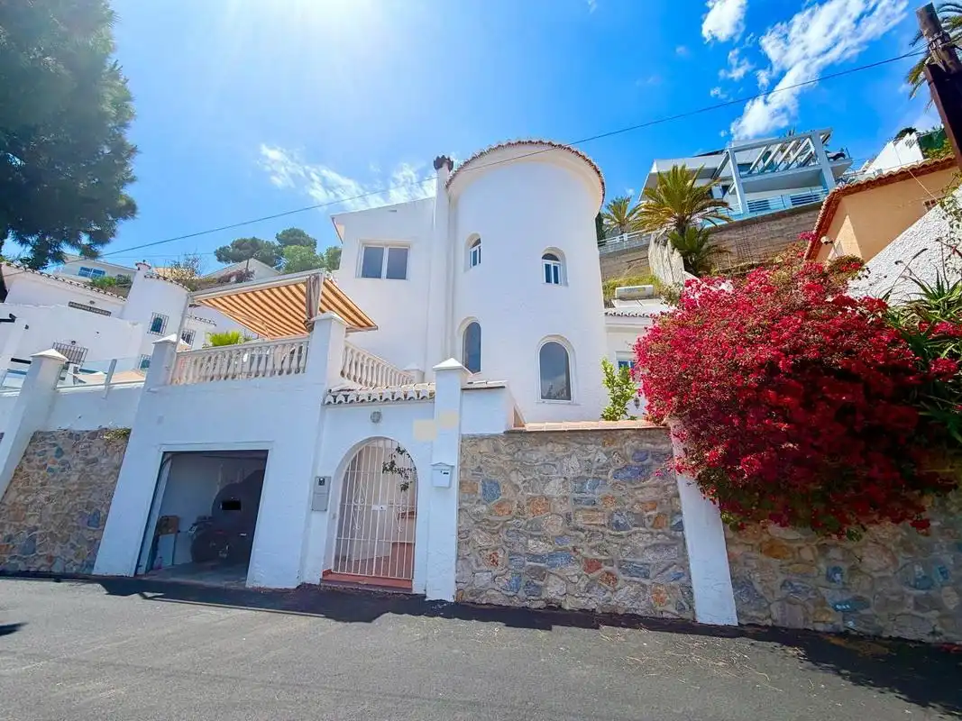 Vista exterior de Casa o chalet en venta en Almuñécar con Aire acondicionado, Terraza y Piscina